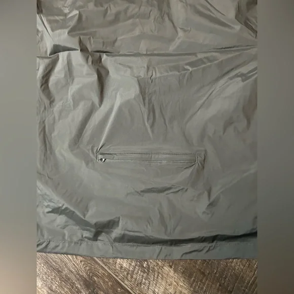 J Lindeberg Men’s Ash Light Packable Vest in Volcanic Ash - Picture 5 of 9